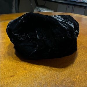 Elegant Black Velvet Women's Beret